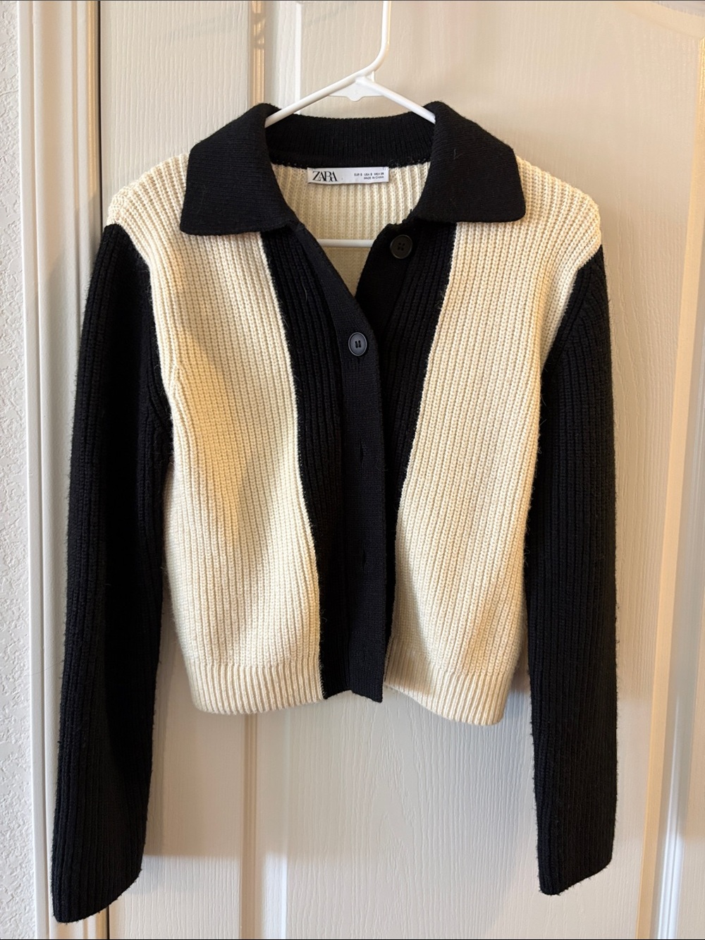 Zara Black and Cream Ribbed Collared Cardigan small